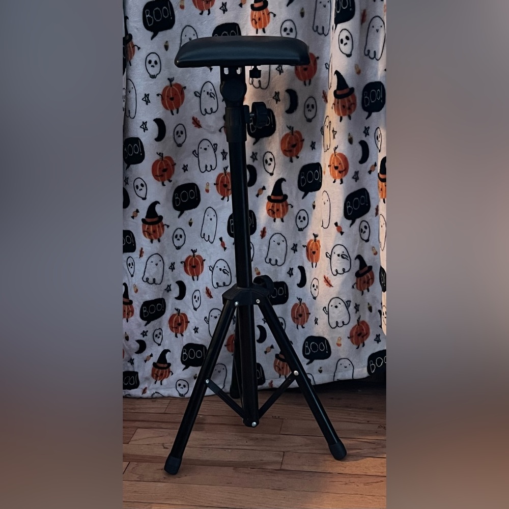 Stand up arm rest for tattoos and other business plans!